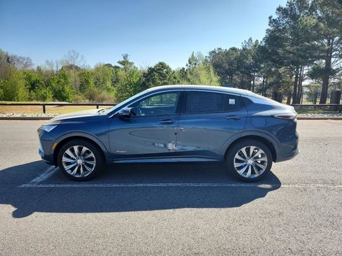 New 2026 Buick Envista Avenir FWD image 2