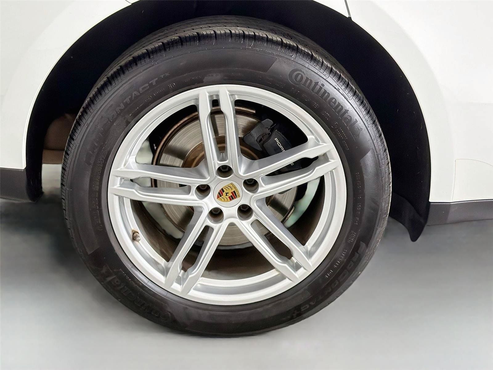 Certified 2022 Porsche Macan AWD/4WD image 13