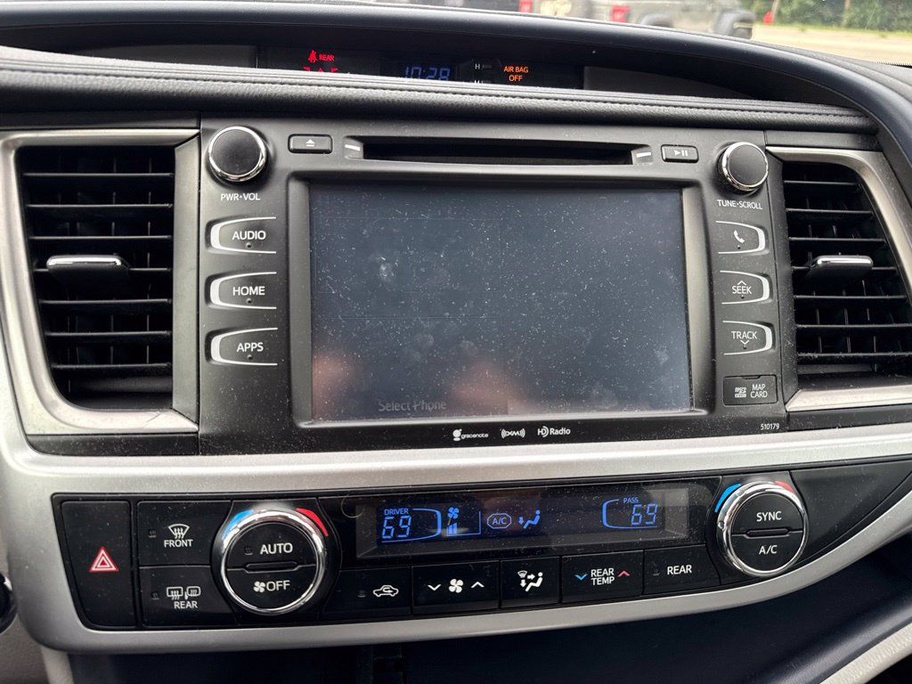 Used 2017 Toyota Highlander XLE AWD/4WD image 20