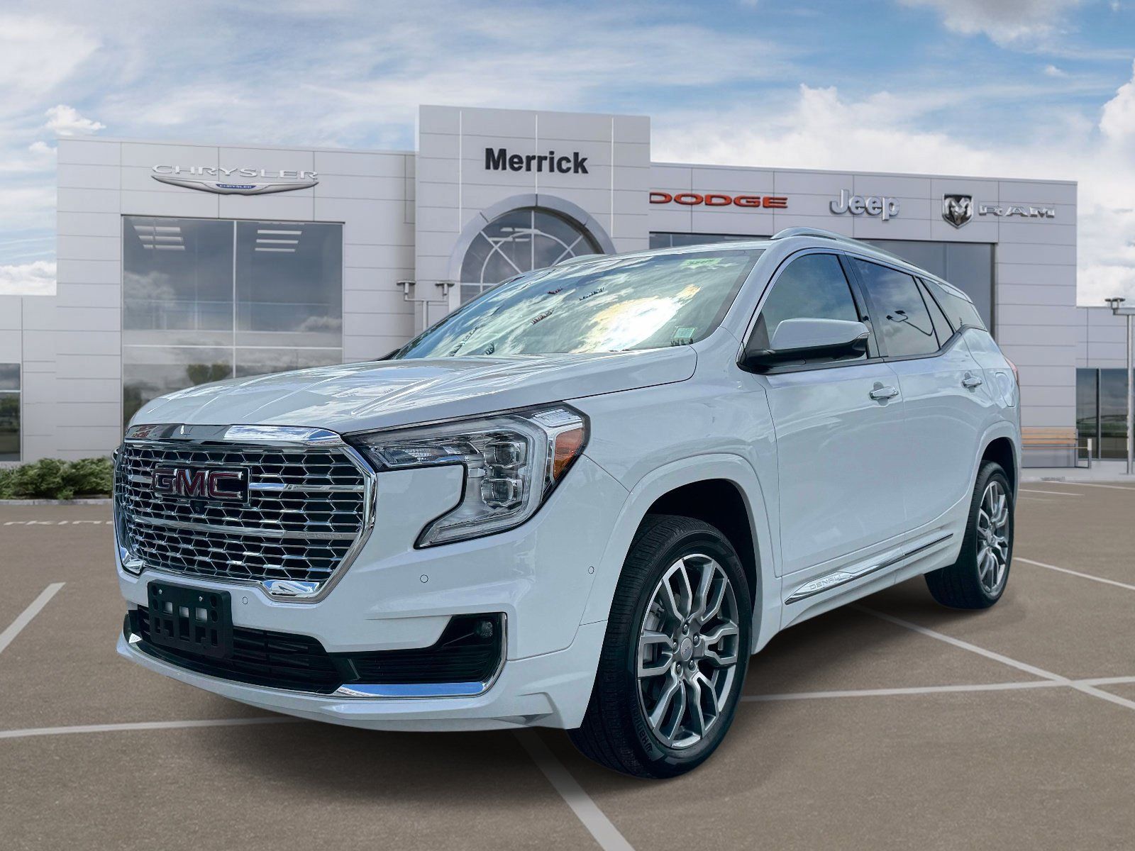 Used 2024 GMC Terrain Denali w/ Denali Premium Package AWD/4WD image 4