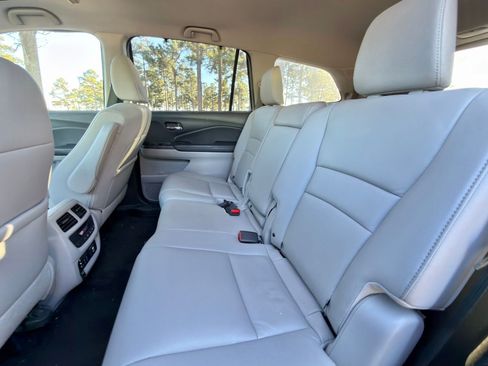 Used 2017 Honda Pilot Touring image 14