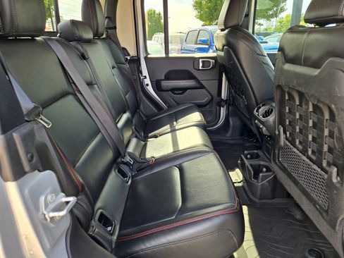Used 2022 Jeep Gladiator Rubicon w/ LED Lighting Group AWD/4WD image 15