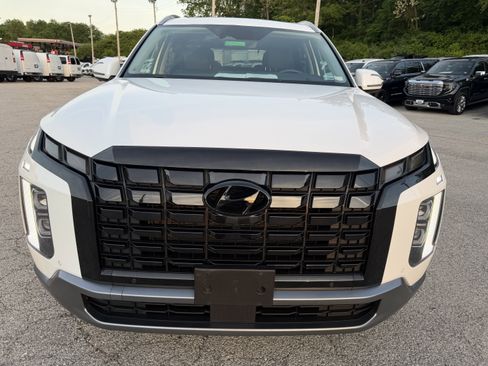 Used 2023 Hyundai Palisade Limited w/ Winter Package AWD/4WD image 2