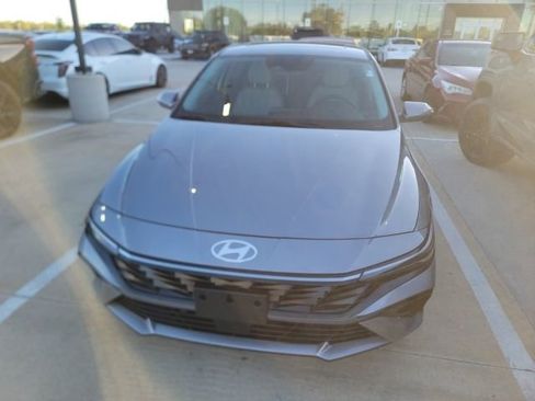 Used 2025 Hyundai Elantra Limited image 6