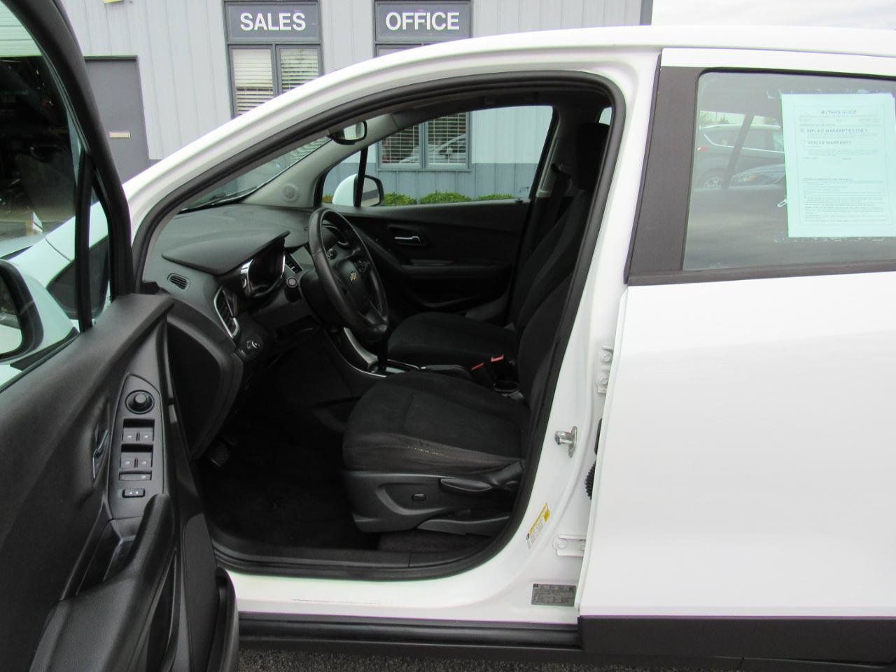 Used 2018 Chevrolet Trax LS AWD/4WD image 14