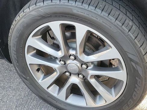 Certified 2018 Jeep Grand Cherokee Limited RWD image 3
