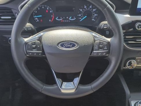 Used 2022 Ford Escape SE w/ SE Sport Appearance Package image 18