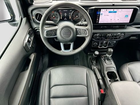 Used 2024 Jeep Wrangler Sahara image 21