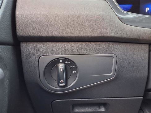 Used 2022 Volkswagen Tiguan SE image 28