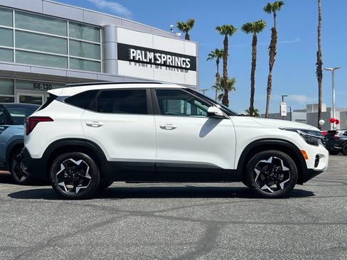 Certified 2025 Kia Seltos EX FWD image 2