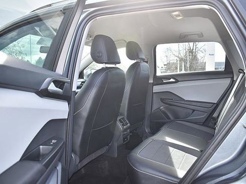 Used 2022 Volkswagen Taos SE image 13