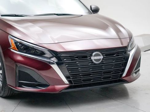 Used 2024 Nissan Altima 2.5 SV image 11