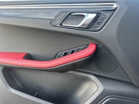 Used 2025 Porsche Macan Turbo image 12