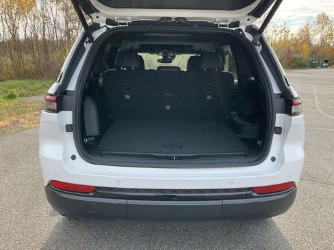 Used 2023 Jeep Grand Cherokee Altitude image 23