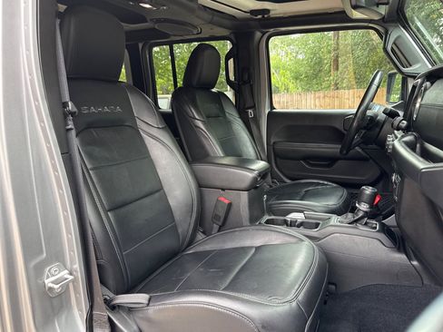 Used 2018 Jeep Wrangler Unlimited Sahara AWD/4WD image 33