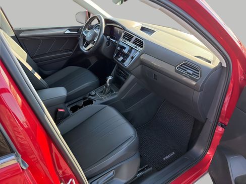 Used 2023 Volkswagen Tiguan SE image 11