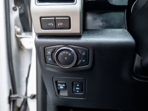 Used 2018 Ford F150 Lariat w/ Equipment Group 502A Luxury AWD/4WD image 42