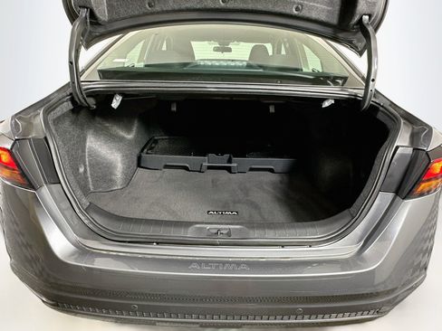 Used 2024 Nissan Altima 2.5 SV FWD image 27