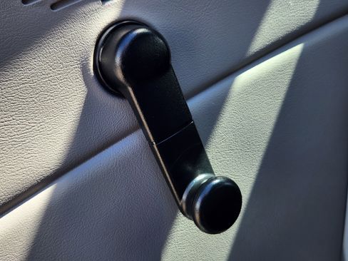 Used 2000 Ford E-350 and Econoline 350 Club Wagon image 19