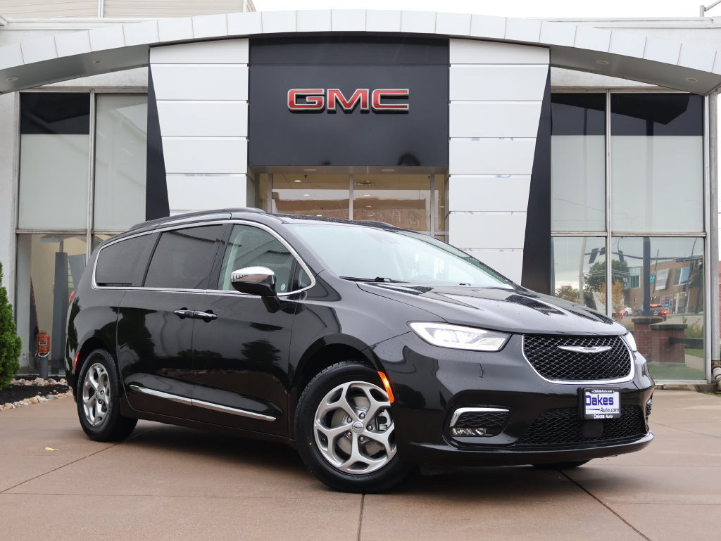 Used 2023 Chrysler Pacifica Limited FWD image 2
