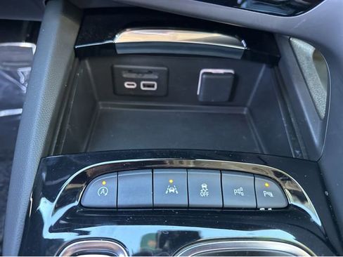 Certified 2022 Buick Envision Essence w/ Technology Package II image 19