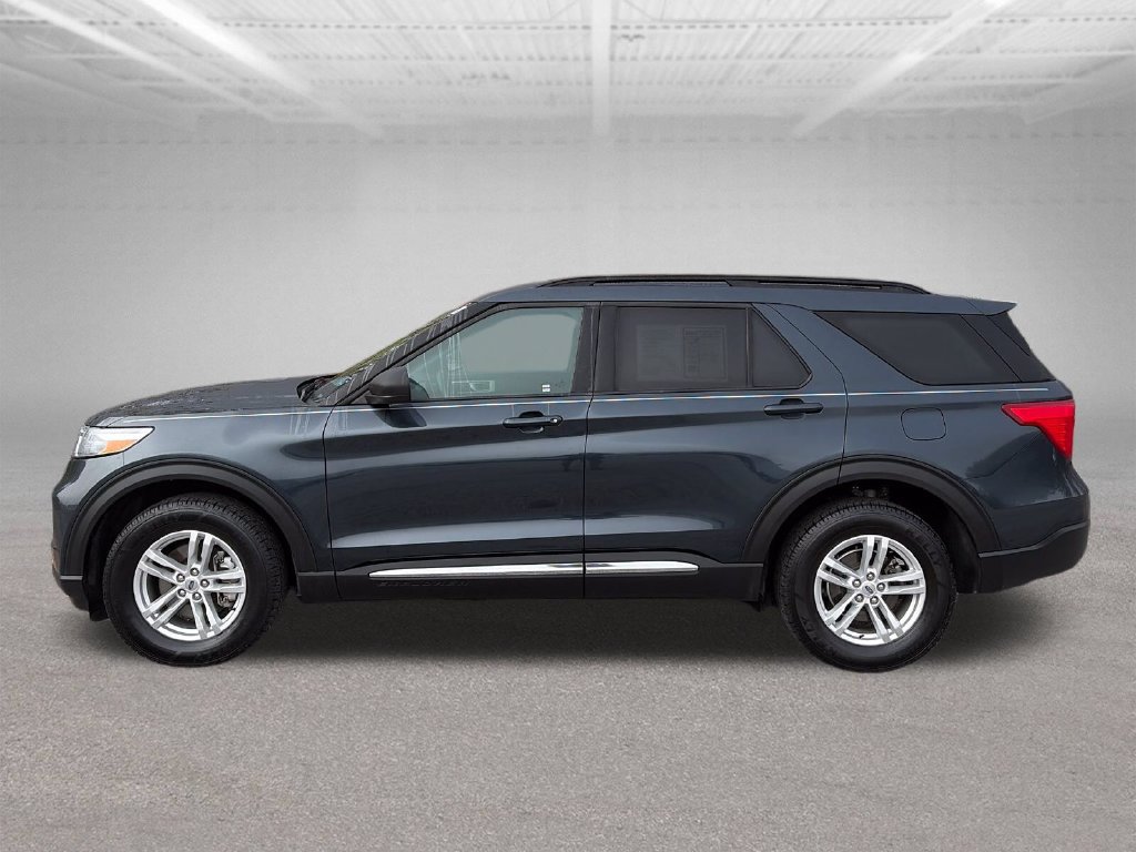 Used 2023 Ford Explorer XLT AWD/4WD image 3