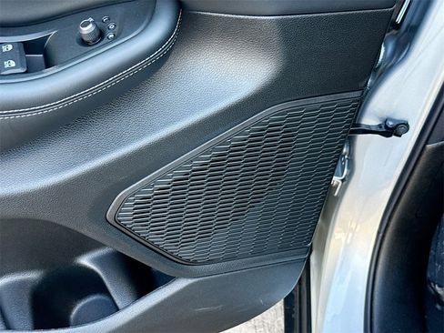 New 2025 Jeep Grand Cherokee L Laredo image 18