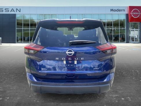 Certified 2025 Nissan Rogue SV AWD/4WD image 6