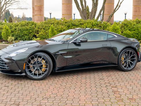 Used 2025 Aston Martin V8 Vantage Coupe image 33