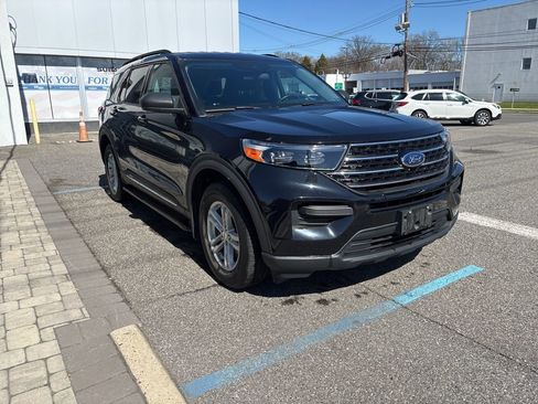 Used 2021 Ford Explorer XLT image 1