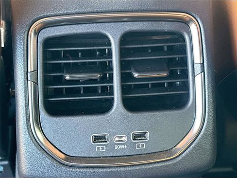 New 2025 VinFast VF 8 Plus image 25