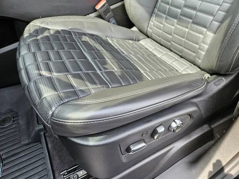 Used 2023 Cadillac Escalade Premium Luxury Platinum AWD/4WD image 8