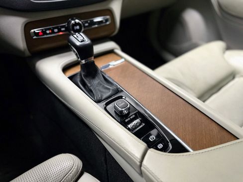 Used 2017 Volvo XC90 T6 Inscription w/ Vision Package image 22