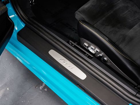 Used 2021 Porsche 718 Cayman GT4 RWD image 19