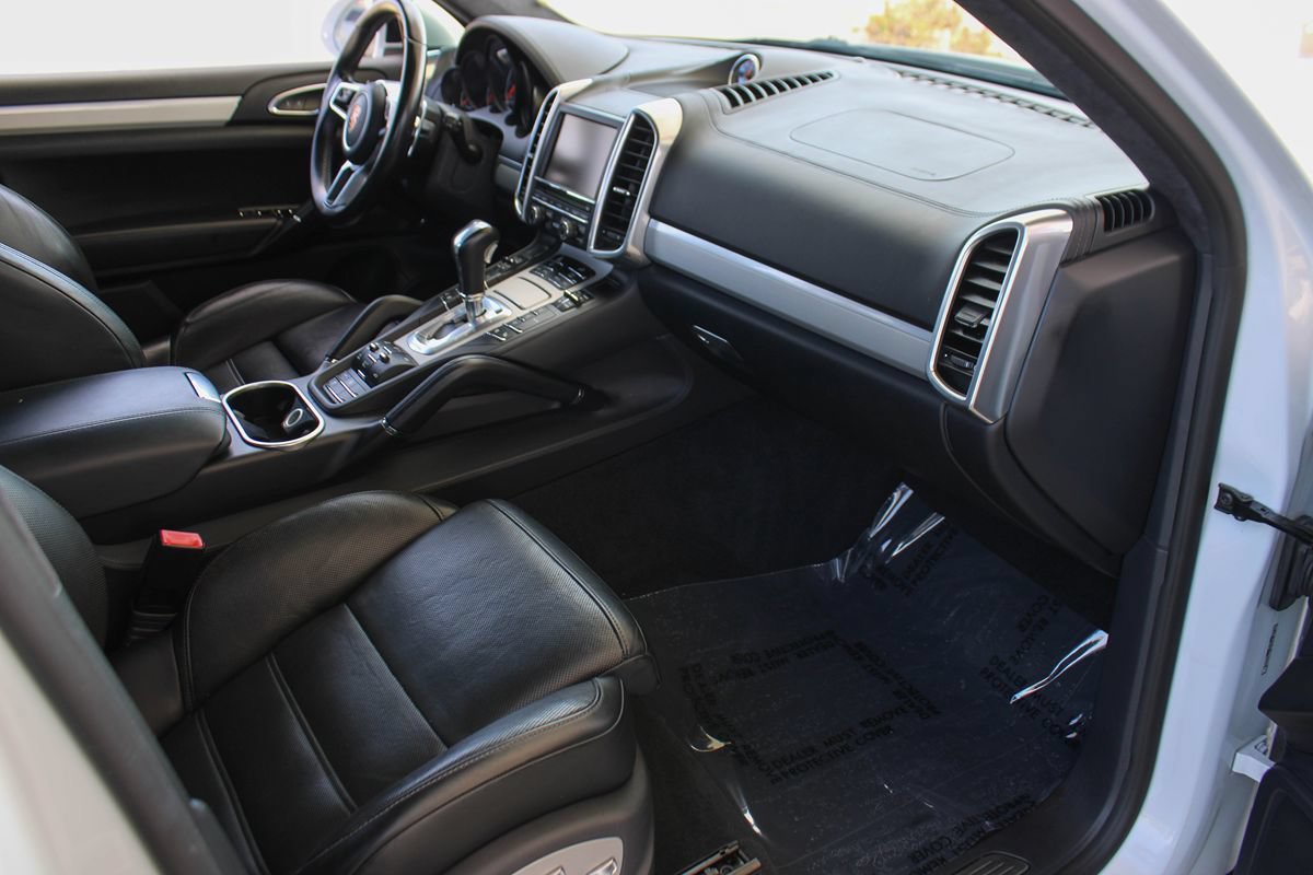 Used 2015 Porsche Cayenne Turbo AWD/4WD image 20