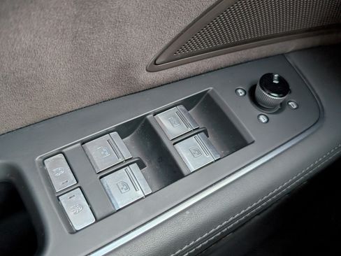 Used 2023 Audi A8 L 3.0T AWD/4WD image 35