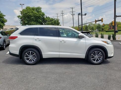 Used 2017 Toyota Highlander XLE AWD/4WD image 12