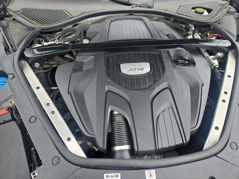 Used 2017 Porsche Panamera RWD image 19