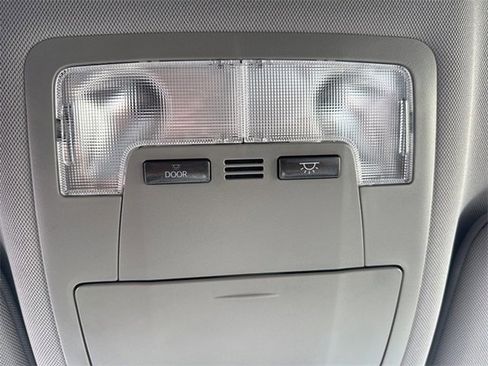 Used 2017 Toyota Highlander Plus image 12