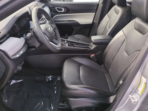 Certified 2023 Jeep Compass Limited image 16