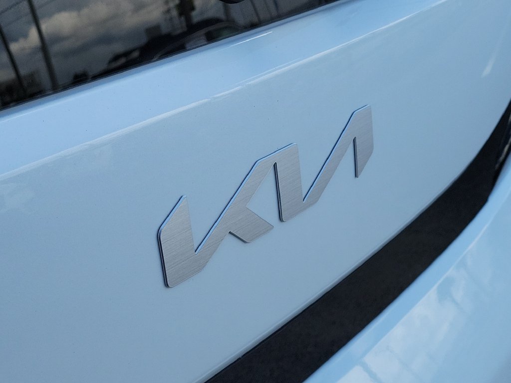 Used 2025 Kia Soul LX w/ LX Technology Package FWD image 6