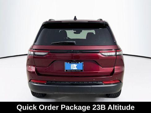 Used 2023 Jeep Grand Cherokee Altitude RWD image 7