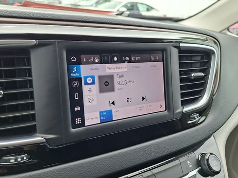 Used 2023 Chrysler Voyager LX FWD image 14