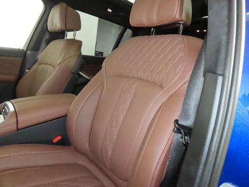 Used 2025 BMW X7 M60i AWD/4WD image 15