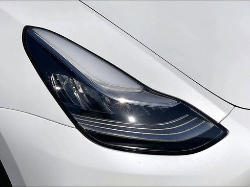 Used 2021 Tesla Model Y Long Range image 27