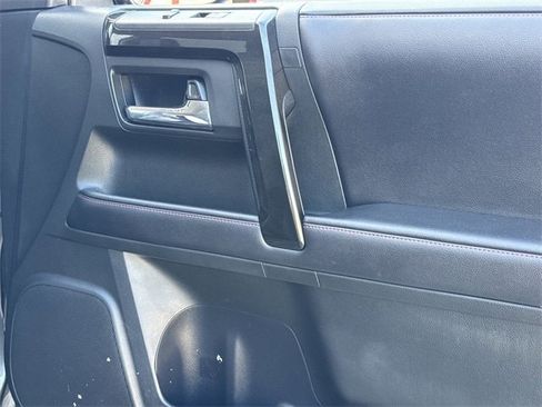 Used 2018 Toyota 4Runner TRD Off-Road Premium image 30