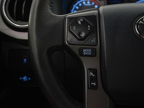 Used 2020 Toyota Tacoma TRD Sport AWD/4WD image 18