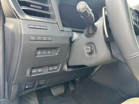 Used 2025 Lexus GX 550 w/ Accessory Package (CT) AWD/4WD image 7