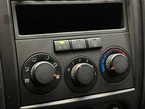 Used 2005 Hyundai Elantra GLS FWD image 8