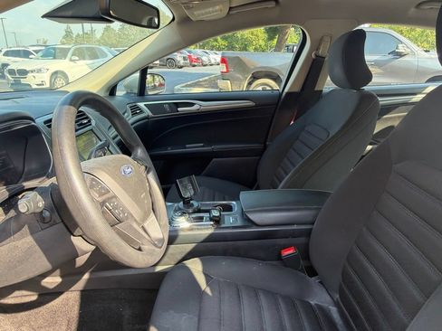 Used 2019 Ford Fusion SE FWD image 18